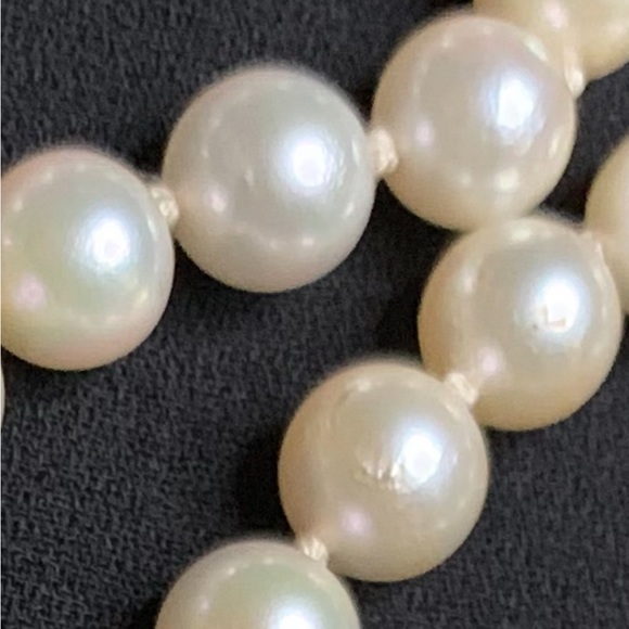 Classic Natural Pearl Necklace with Matching Earring Set - Picture 3 of 11